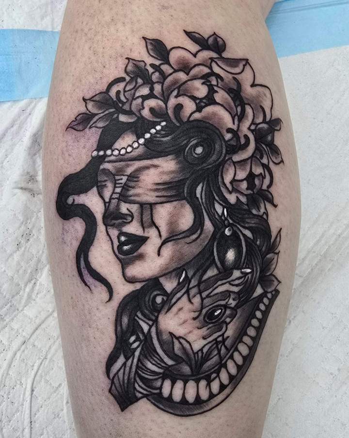 Tatouage dame Québec