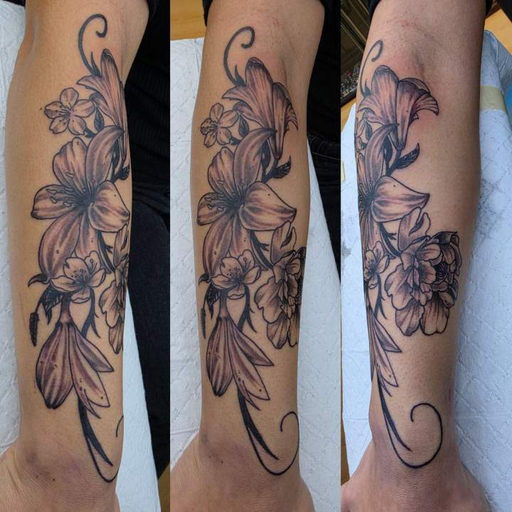 Tatouage fleurs Québec