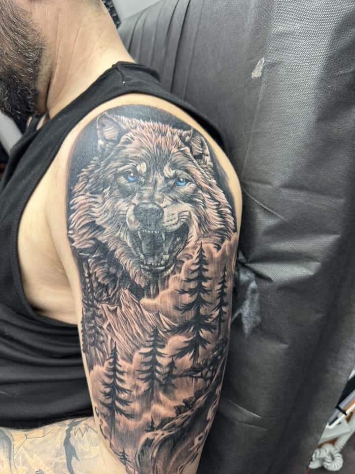 loup paysage cover up tatouage réaliste tatouage animaux tatouage tatouage noir et gris siyo tatouage Québec Charlesbourg beauport limoilou st foy.jpg